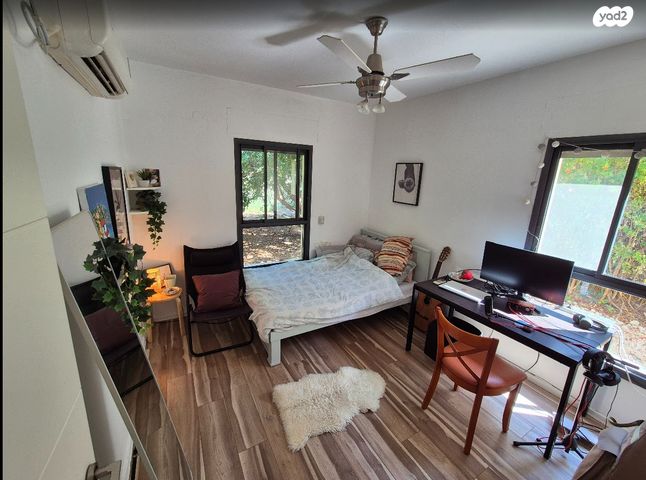 בית פרטי/ קוטג', הראשונים 22, אומץ, אומץ