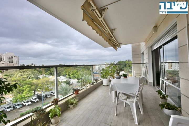 דירה, הרב יעקב ברמן, רחובות המדע, רחובות