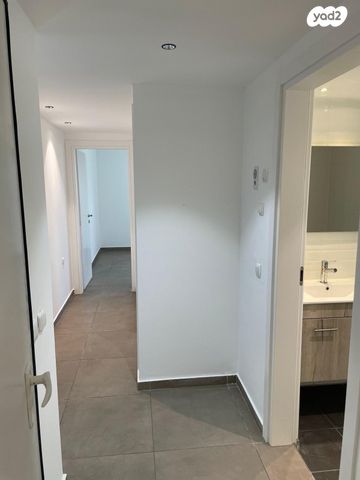 דירה, אדמונד סחייק, מלחה, מנחת, ירושלים