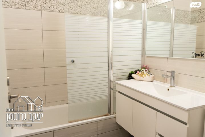 דירה, נחל אלכסנדר, צור יצחק, צור יצחק