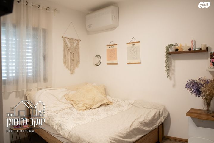 דירה, נחל אלכסנדר, צור יצחק, צור יצחק