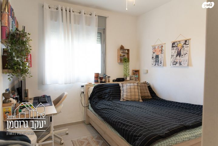 דירה, נחל אלכסנדר, צור יצחק, צור יצחק