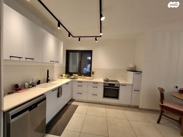 דירה, אהבת אדם, שרונה, כפר יונה