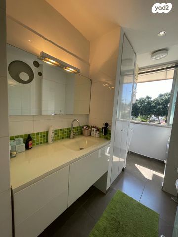 טריפלקס, מרכז דרום, רעננה