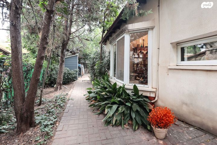 בית פרטי/ קוטג', האירוס, שיכון עממי, הוד השרון