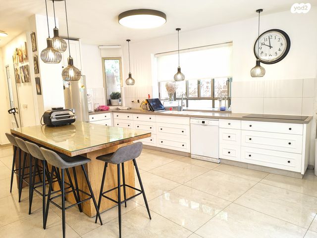 דו משפחתי, דן, כפיר יוסף, אלפי מנשה