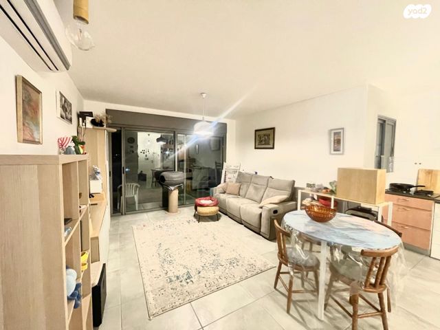 דירה, קלמן ביאלר, רחובות החדשה, רחובות