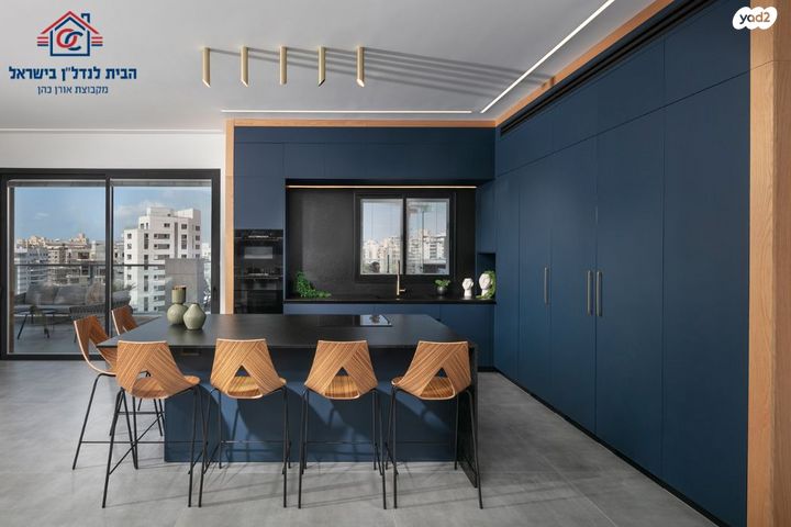 גג/ פנטהאוז, אורי אלמוג, קרית רבין, חולון