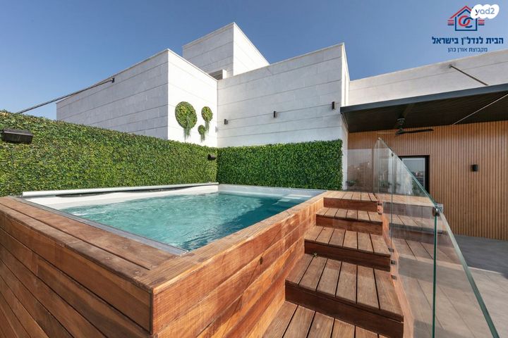 גג/ פנטהאוז, אורי אלמוג, קרית רבין, חולון