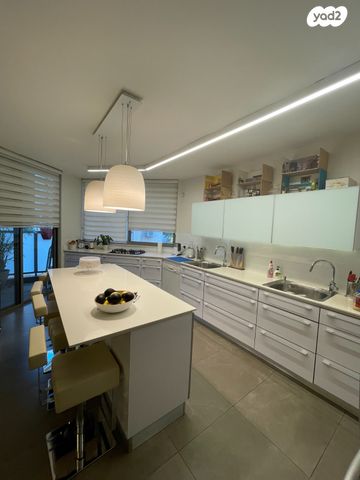 טריפלקס, מרכז דרום, רעננה