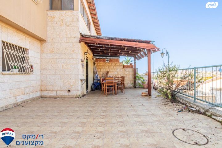 דו משפחתי, גבעת אלונים, יקנעם עילית