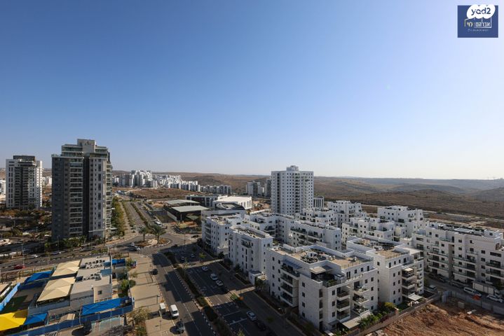 דירה, חיים הרצוג, פסגות אפק, ראש העין