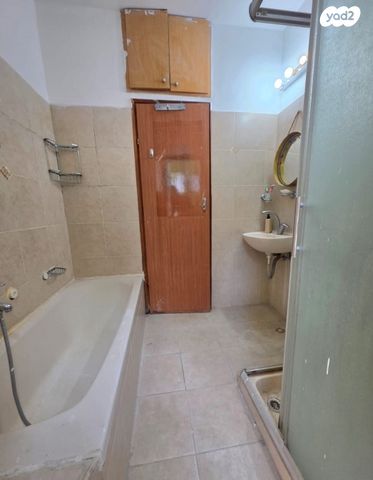 דירה, דוד וולפסון, רמז, מערב ותיק, ראשון לציון