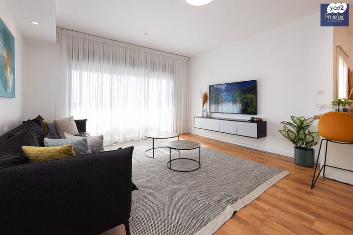 דירה, חיים הרצוג, פסגות אפק, ראש העין