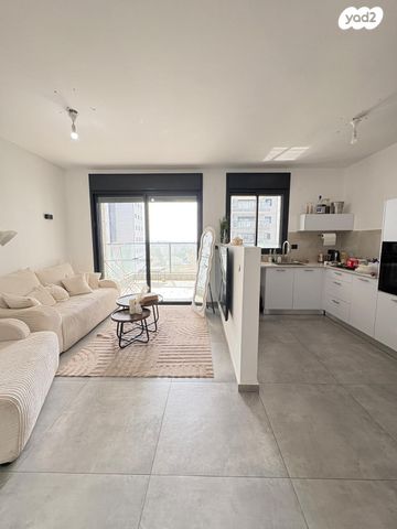 דירה, יעקב דורי, נאות שמיר, רמלה