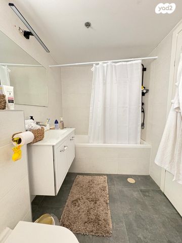 דירה, יעקב דורי, נאות שמיר, רמלה