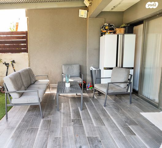 דו משפחתי, דן, כפיר יוסף, אלפי מנשה