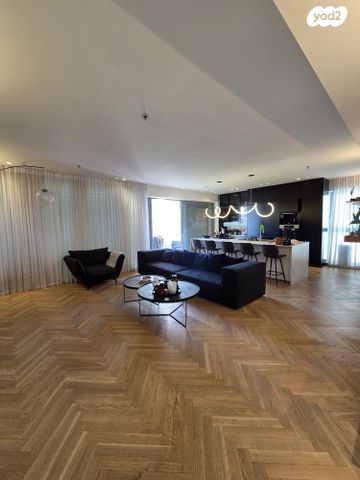 ניסים אלוני 