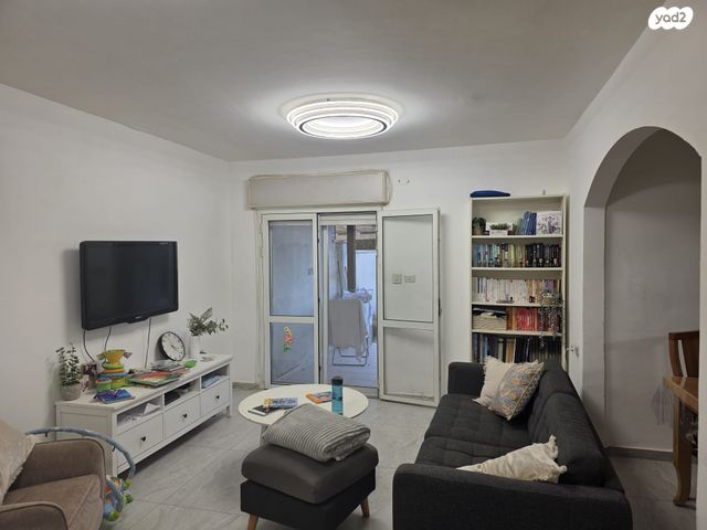 דירת גן, בית אריה / עופרים