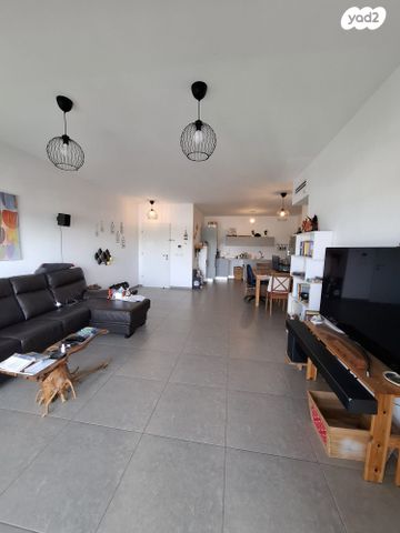 דירה, אהבת אדם, שרונה, כפר יונה