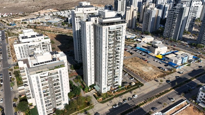 דירה, חיים הרצוג, פסגות אפק, ראש העין