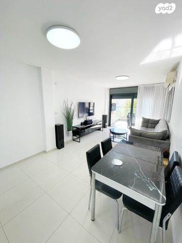 דירה, שדרות אליהו, שאר העיר, מזכרת בתיה