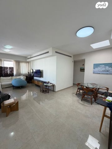 גג/ פנטהאוז, יגאל מוסינזון, תל ברוך, תל אביב יפו