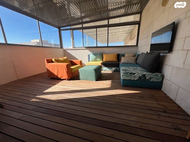 דופלקס, צור יצחק