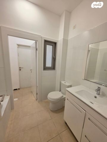 דירת גן, פרופ' יהודית בירק, רחובות המדע, רחובות