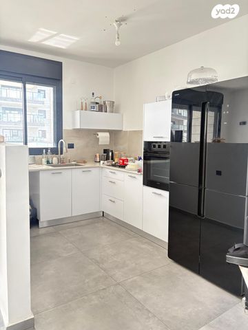 דירה, יעקב דורי, נאות שמיר, רמלה