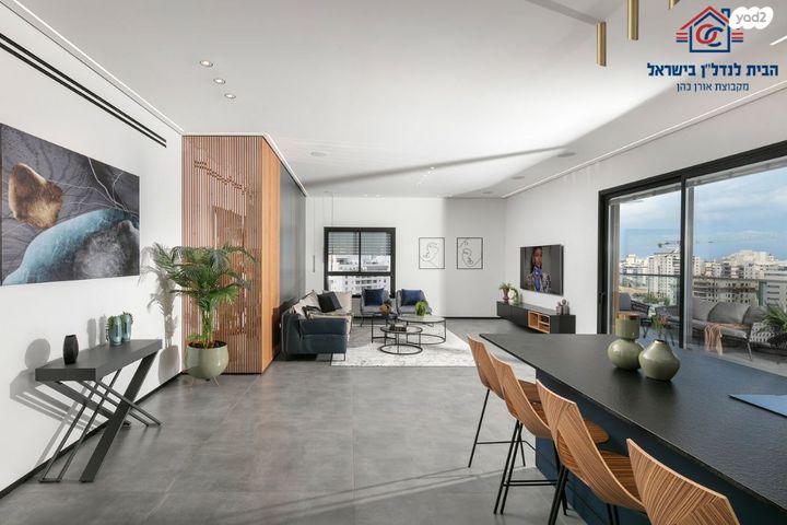 גג/ פנטהאוז, אורי אלמוג, קרית רבין, חולון