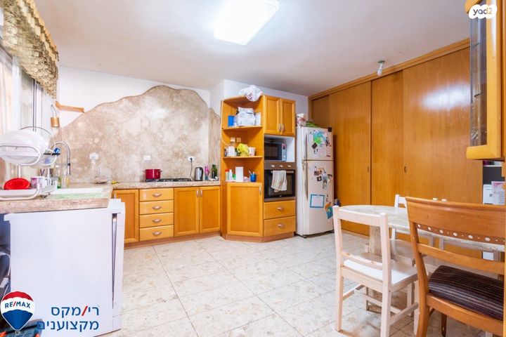 דו משפחתי, גבעת אלונים, יקנעם עילית