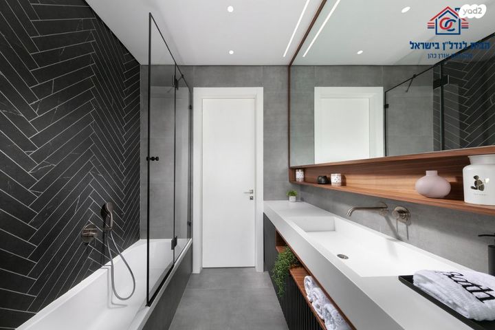 גג/ פנטהאוז, אורי אלמוג, קרית רבין, חולון