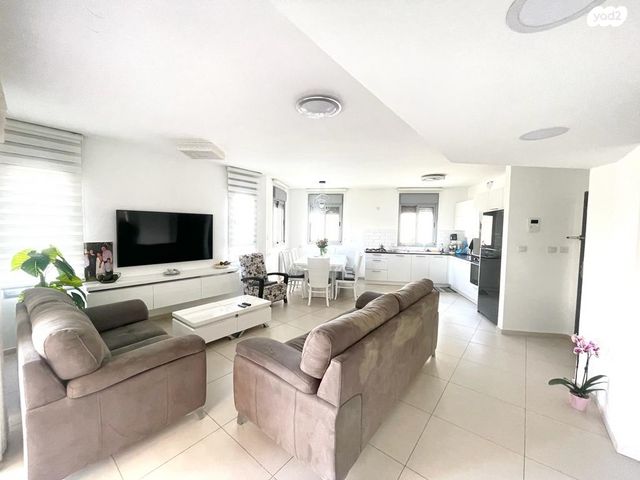 דירה, חנה רחל מלודמיר, חומת שמואל, הר חומה, ירושלים