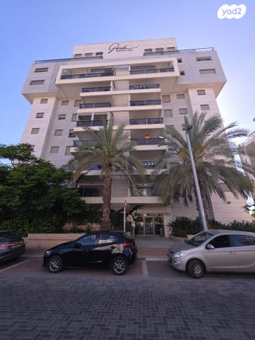 דירת גן, פרופ' יהודית בירק, רחובות המדע, רחובות