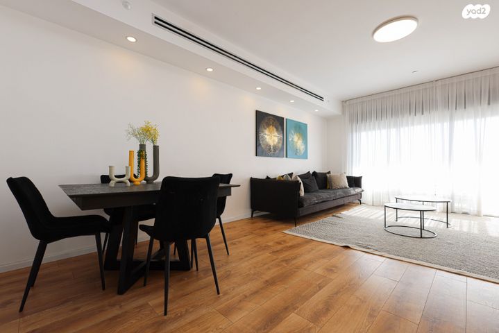 דירה, חיים הרצוג, פסגות אפק, ראש העין