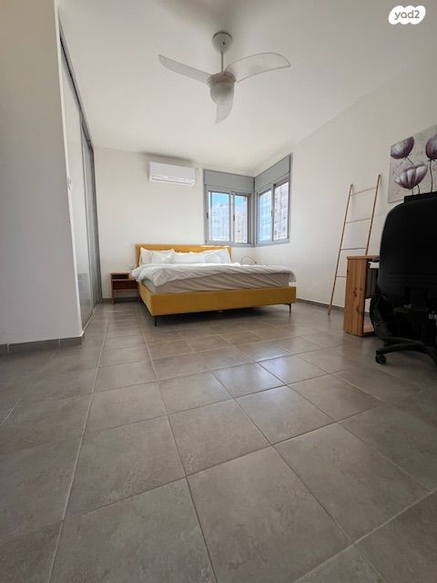 דופלקס, צור יצחק