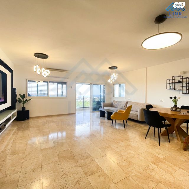 דירה, הרב זרביב 9, טירת כרמל