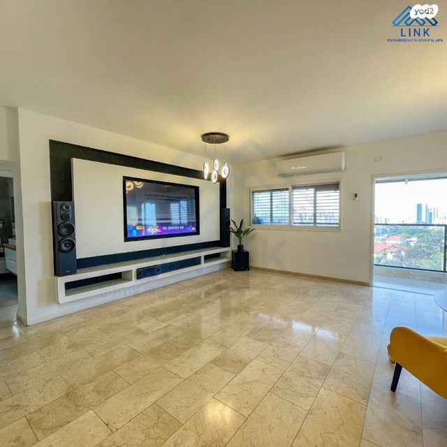 דירה, הרב זרביב 9, טירת כרמל