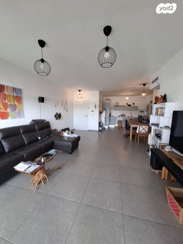 דירה, אהבת אדם, שרונה, כפר יונה