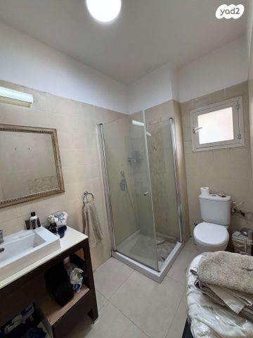 דירה, ש"י עגנון, רעננה