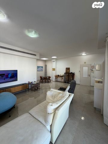 גג/ פנטהאוז, יגאל מוסינזון, תל ברוך, תל אביב יפו