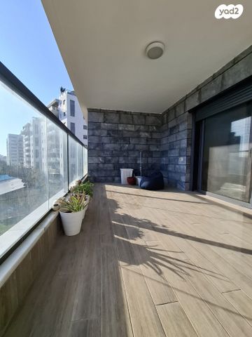 דירה, אהבת אדם, שרונה, כפר יונה