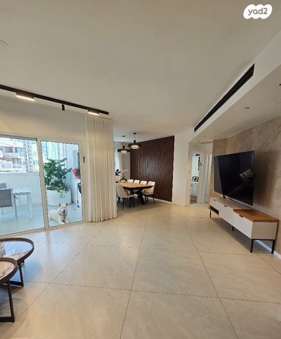 גג/ פנטהאוז, יצחק כושי עפגין 3, רח' הנשיא צפון, חדרה