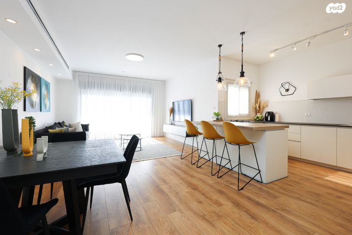 דירה, חיים הרצוג, פסגות אפק, ראש העין