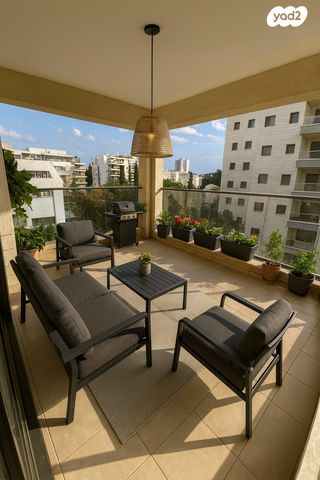 דירה, אלוף עוזי נרקיס, מזרחי א, כפר סבא