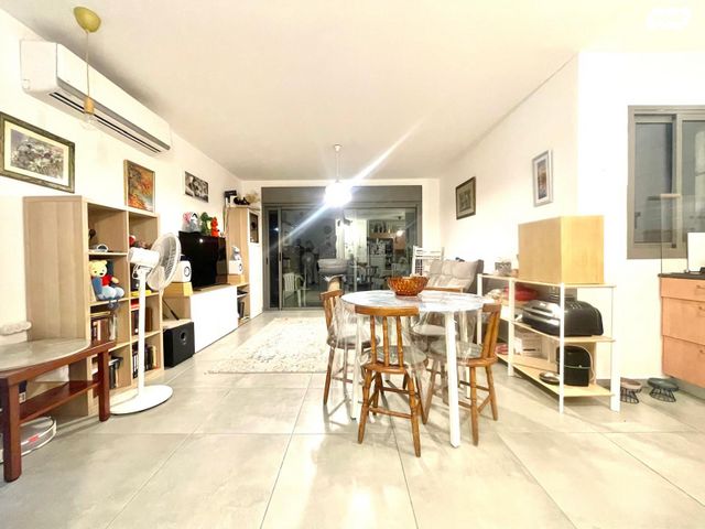 דירה, קלמן ביאלר, רחובות החדשה, רחובות