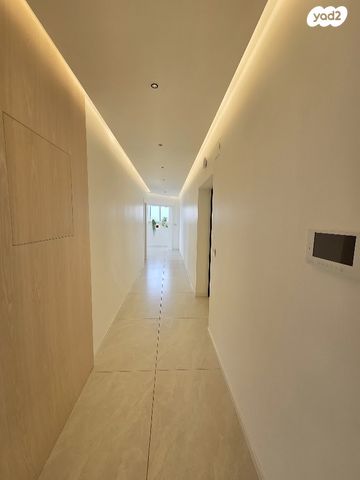 גג/ פנטהאוז, יצחק כושי עפגין 3, רח' הנשיא צפון, חדרה