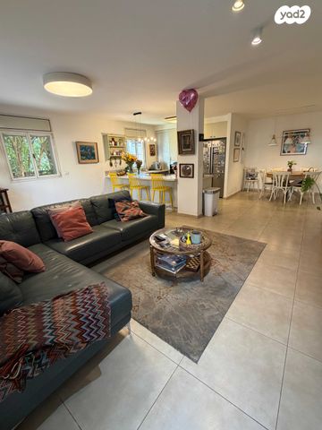 דירת גן, אלמוגן, הנחלים, מודיעין מכבים רעות