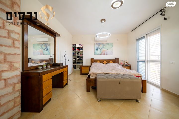 דו משפחתי, בית אריה / עופרים